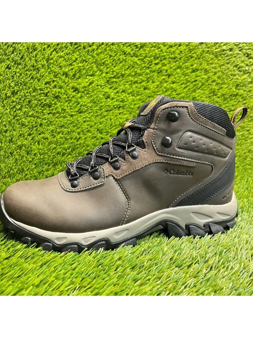 Columbia Newton Ridge Plus II Mens Size 9E Brown Leather Waterproof Hiking Boots